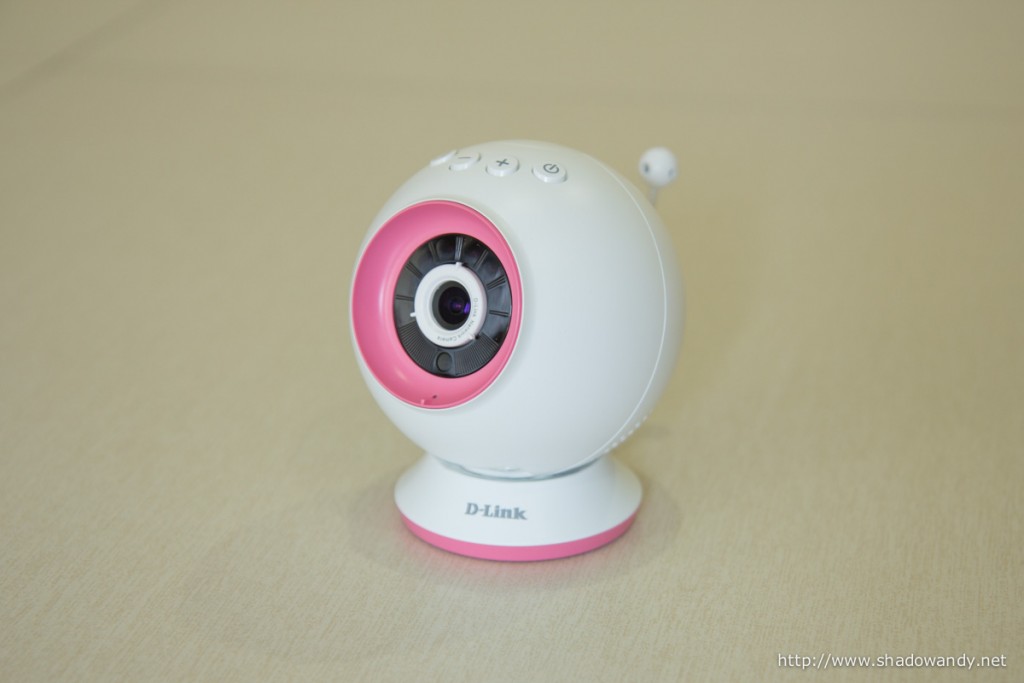 At the front of the WiFi Baby Camera, you will find the camera, infra red emitter and microphone. You can adjust the video focus via the (white) focusing ring.