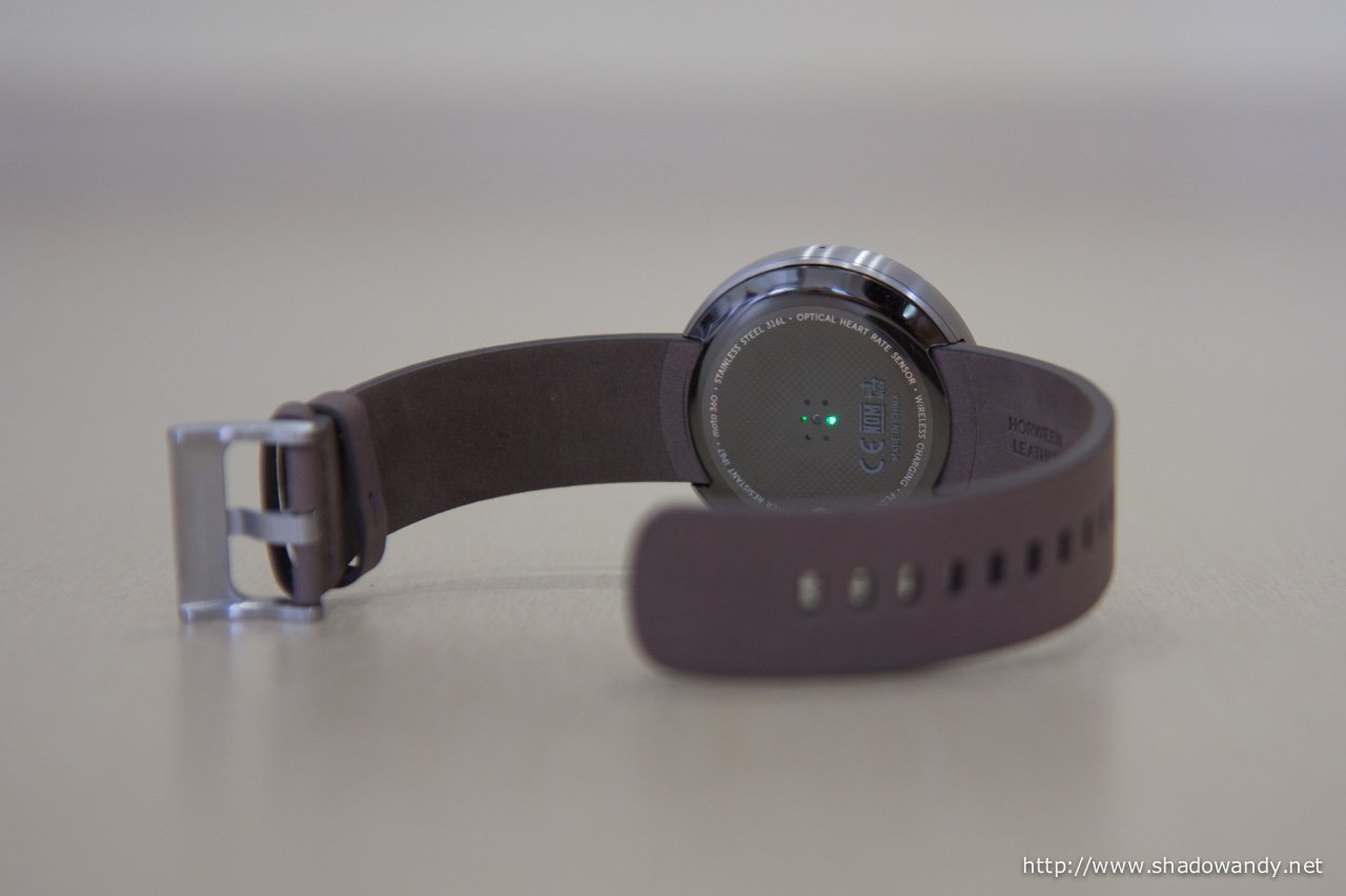 The optical heart-rate monitor at the back of the Moto 360