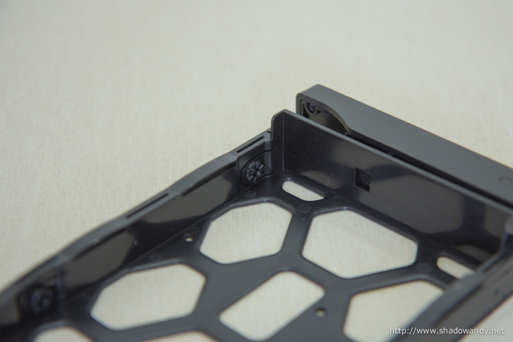 Rubber grommets to dampen any hard drive vibration for more silent operation.