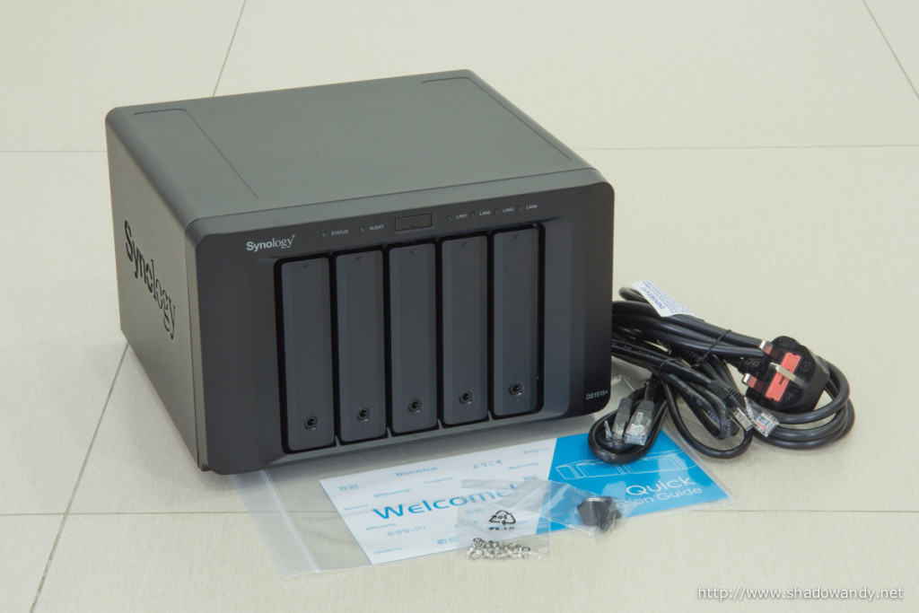 DS1515+, installation guide, power cord, ethernet cables, screws, key for drive tray.