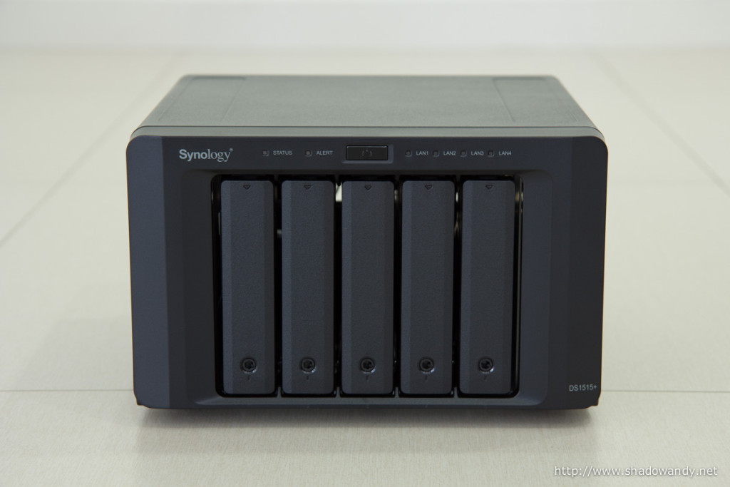The front panel features the 5 drive trays, power button, LED status for DS1515+ status, alerts, LAN 1 to 4.