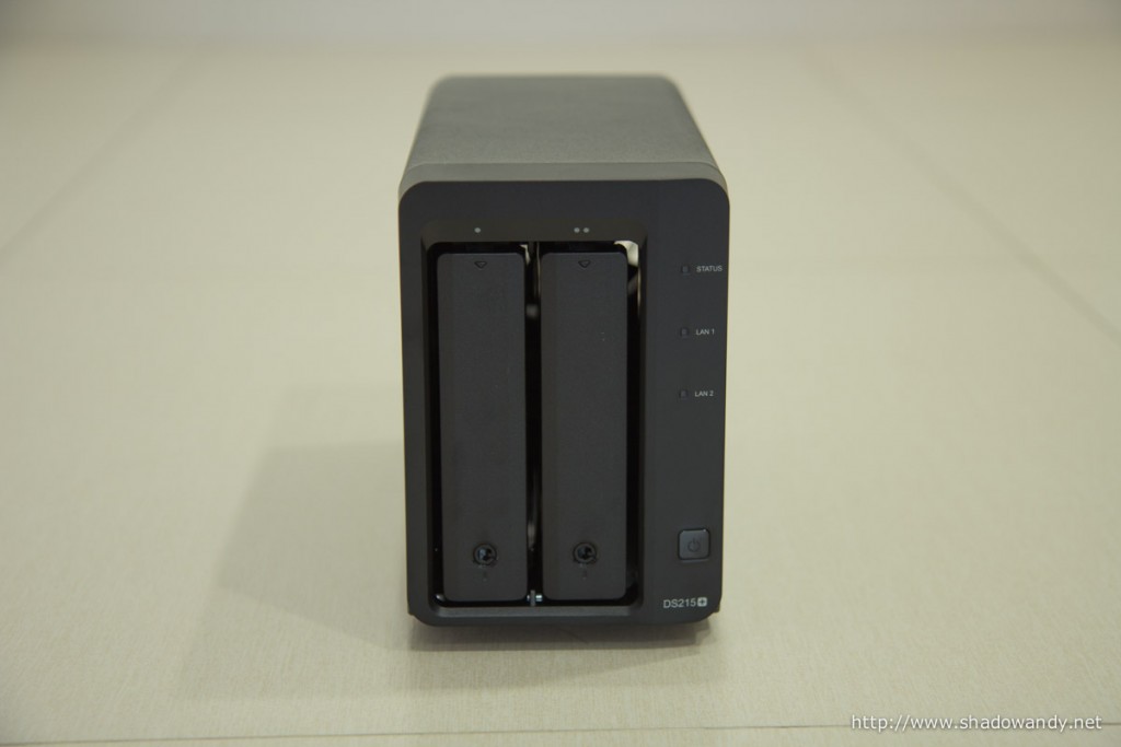 2 lockable drive bays, power button and status LEDs at the front of the DS215+.