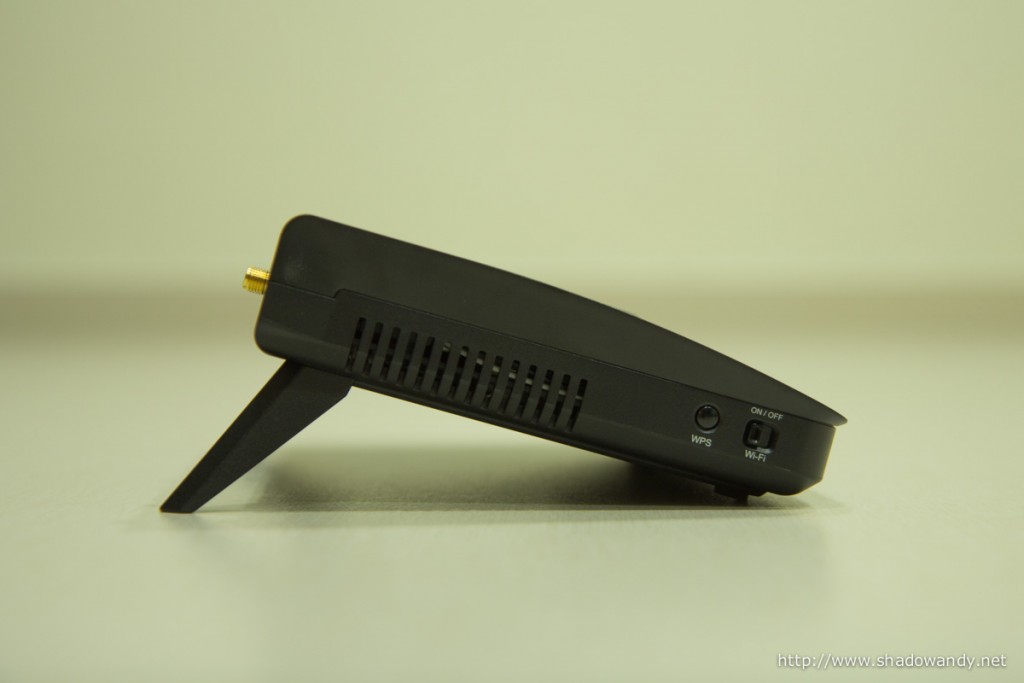 On this side of the Synology RT1900ac is the WPS button and WiFi on/off switch.