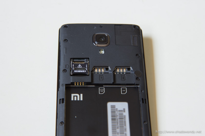 Memory card, SIM 1 (left with 3G), SIM 2 (right with 2G) and battery slot