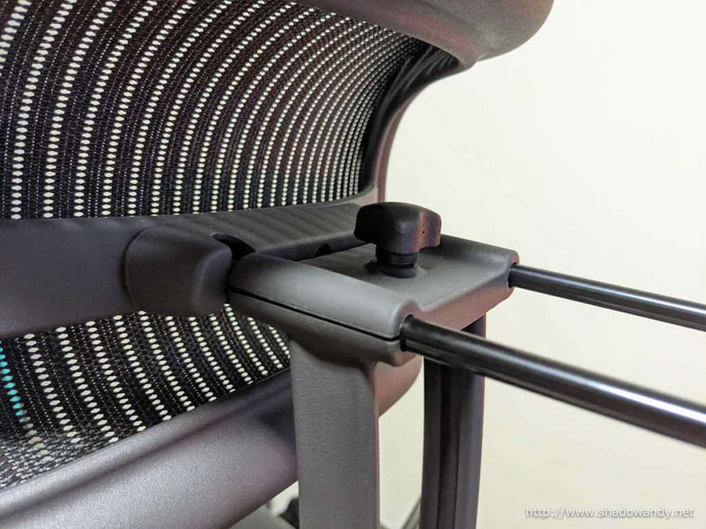 This knob adjusts the resistance of the horizontal (front/back) movement of the head support.
