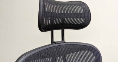 Attached the Atlas head support to the Herman Miller Aeron chair (classic).