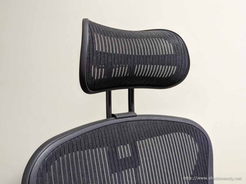 Attached the Atlas head support to the Herman Miller Aeron chair (classic).