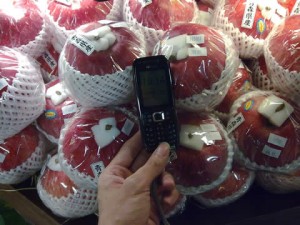 paragon_market_place_02 Huge apples