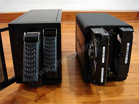 ReadyNAS Duo - Compared with DNS-323
